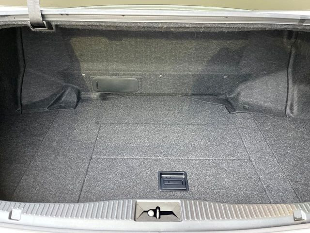 普段のお買い物や通勤、送迎等に十分な荷室スペースを確保しております。