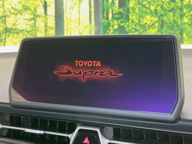 【メーカー純正ナビ】インテリアに溶け込むスタイリッシュな「専用設計」メーカーナビを装備♪視認性や操作性など基本性能にも優れ、より上質なカーライフをお楽しみいただけます。