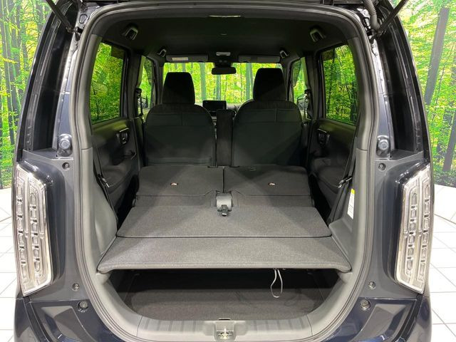 普段のお買い物や通勤、送迎等に十分な荷室スペースを確保しております。セカンドシートを倒すと、大きな荷物の積載も可能です♪