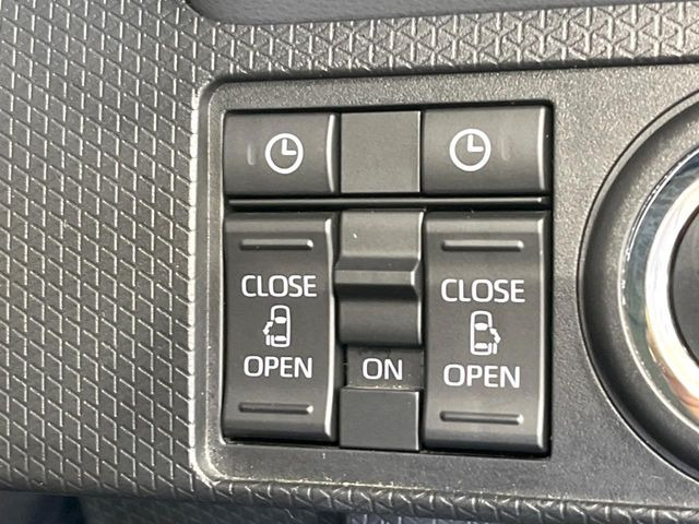 【両側パワースライドドア】スマートキーや運転席のスイッチで後席両側スライドドアの開閉が可能♪電動だから力を入れてドアを開ける必要が無く、小さなお子様でも簡単に開け閉めでき快適です♪