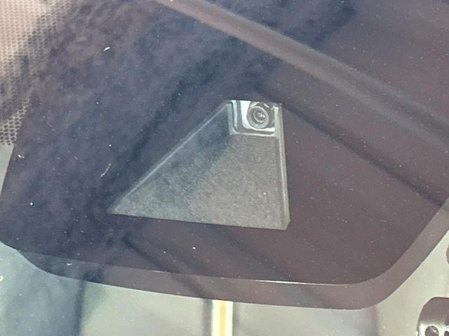 【トヨタセーフティセンス】走行中に前方の車両等を認識し、衝突しそうな時は警報とブレーキで衝突回避と被害軽減をアシスト。より安全にドライブをお楽しみいただけます。