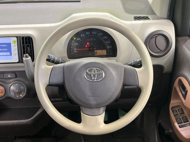 インテリアに合わせたデザインのステアリングは、運転される方のことも考え、運転しやすい形状、大きさです。是非一度、実際に触ってお確かめください。