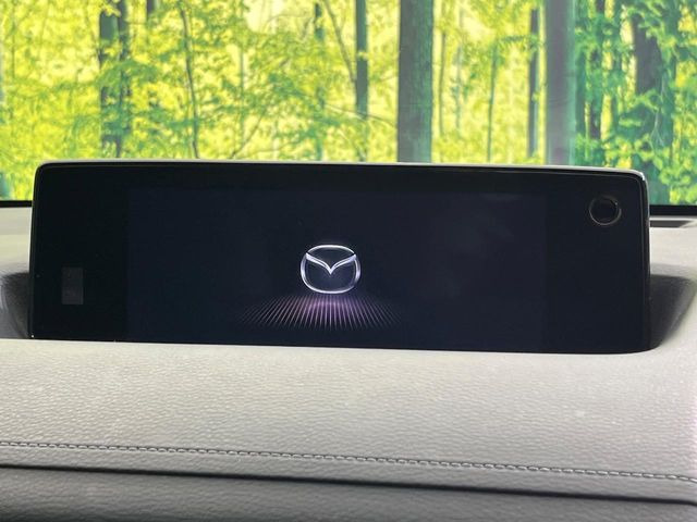 【メーカー純正ナビ】インテリアに溶け込むスタイリッシュな「専用設計」メーカーナビを装備♪視認性や操作性など基本性能にも優れ、より上質なカーライフをお楽しみいただけます。