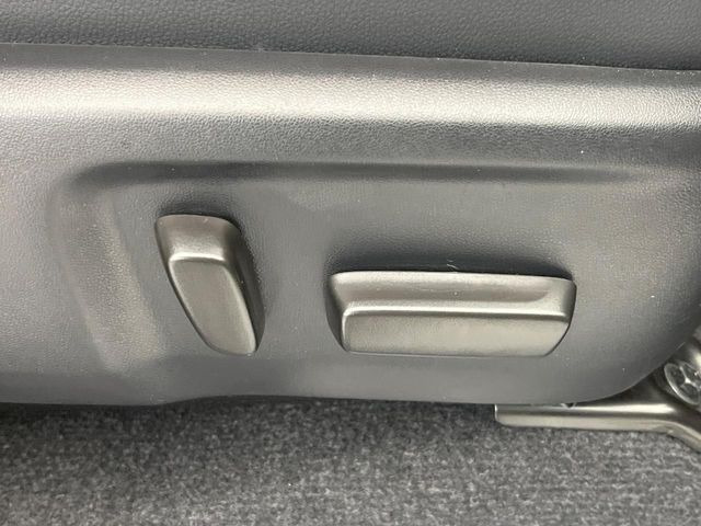 【パワーシート】スイッチ一つで簡単にシートの微調整が可能!電動だから力もいりません!快適なシートポジションにセットして、快適なドライブをお楽しみください。
