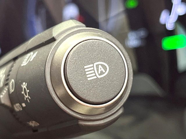 【オートマチックハイビーム】夜間の安全走行に役立つ便利な機能!先行車や対向車を検知し、ハイビームとロービームを自動で切り替えてくれます♪