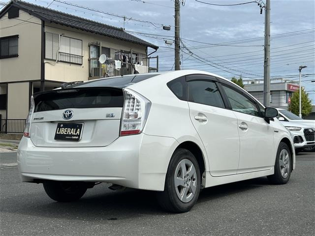プリウス1.8 S