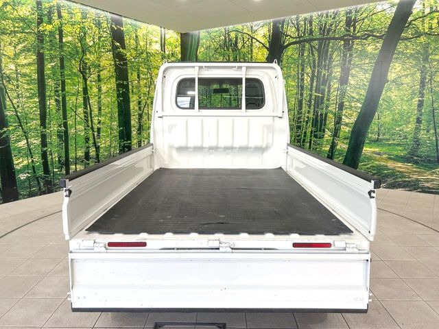 積み下ろしのしやすいデッキにはたっぷりと荷物を積み込んでいただけます。遊びから仕事まで、様々なシーンで頼れます♪