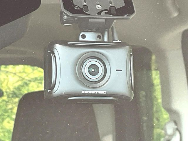 【ドライブレコーダー】ドライブレコーダー装備!走行中はもちろん、あおり運転や事故に遭遇した際、映像で記録し、万一のリスクに備えます。※記録用SDカードはお客様ご自身でご準備いただく必要があります。