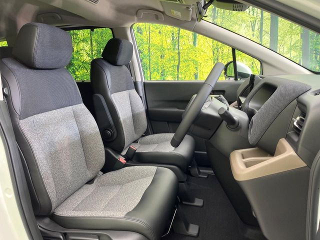 運転席シート廻りは使用感も少なく、良好な状態となっています。丁寧に使われていたことがよくわかりますね。