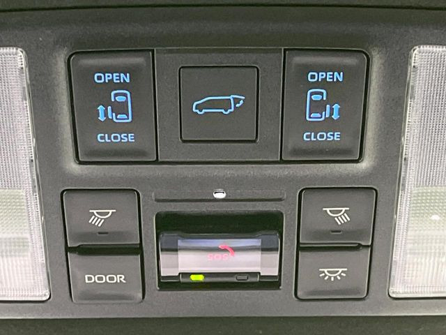 【両側パワースライドドア】スマートキーや運転席のスイッチで後席両側スライドドアの開閉が可能♪電動だから力を入れてドアを開ける必要が無く、小さなお子様でも簡単に開け閉めでき快適です♪