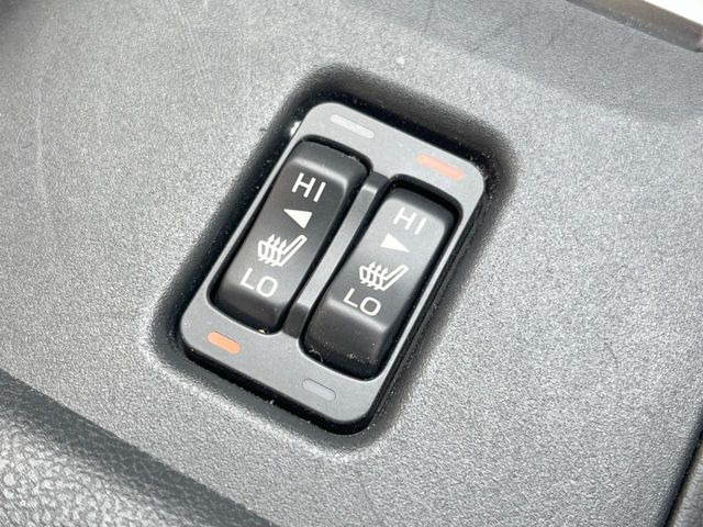 【シートヒーター】寒い日に重宝するシートヒーター!エアコンより早く温まってくれるので寒がりの人も安心ですね♪エアコンの温風は乾燥するから苦手、という方にもをおすすめです。