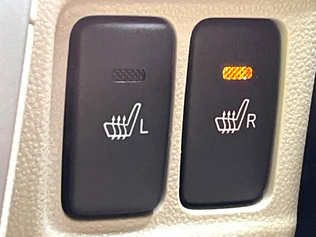 【シートヒーター】寒い日に重宝するシートヒーター!エアコンより早く温まってくれるので寒がりの人も安心ですね♪エアコンの温風は乾燥するから苦手、という方にもをおすすめです。