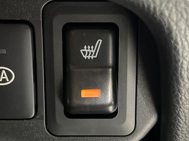 【シートヒーター】寒い日に重宝するシートヒーター!エアコンより早く温まってくれるので寒がりの人も安心ですね♪エアコンの温風は乾燥するから苦手、という方にもをおすすめです。