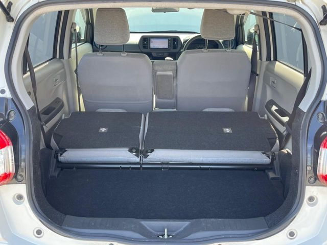 普段のお買い物や通勤、送迎等に十分な荷室スペースを確保しております。セカンドシートを倒すと、大きな荷物の積載も可能です♪