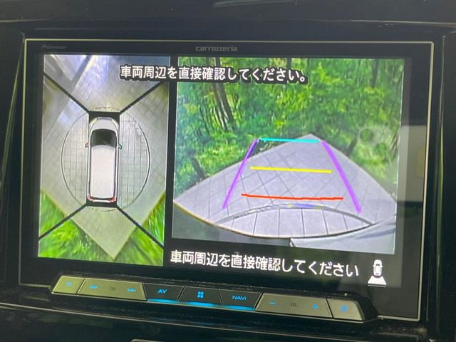 【マルチテレインモニター】車のフロントやサイドのカメラ画像を同時にモニター表示することで、悪路や狭い道を走行時でも周囲の状況確認ができ安心!本格SUVにうれしい装備です♪