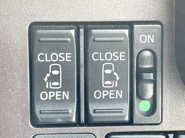 【両側パワースライドドア】スマートキーや運転席のスイッチで後席両側スライドドアの開閉が可能♪電動だから力を入れてドアを開ける必要が無く、小さなお子様でも簡単に開け閉めでき快適です♪