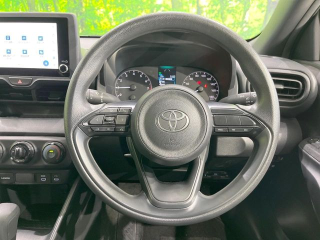 インテリアに合わせたデザインのステアリングは、運転される方のことも考え、運転しやすい形状、大きさです。是非一度、実際に触ってお確かめください。