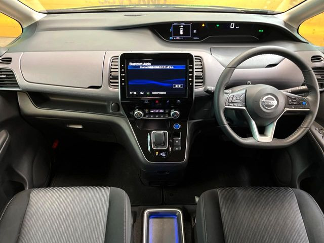 セレナ1.2 e-POWER ハイウェイスターV