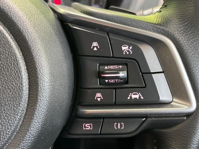 【全車速追従機能付クルーズコントロール】高速道路での長距離走行が楽に!!自動で速度を保つクルーズコントロールが、衝突軽減システムと連携し、前方の車両を感知して車間を保つように速度調節してくれます!!