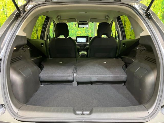 普段のお買い物や通勤、送迎等に十分な荷室スペースを確保しております。セカンドシートを倒すと、大きな荷物の積載も可能です♪