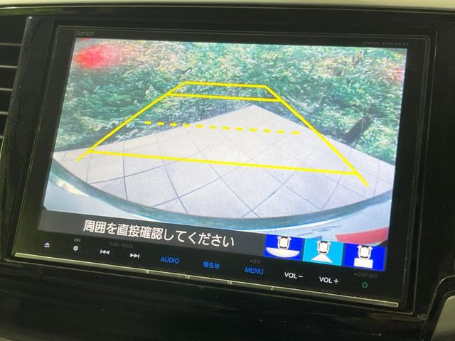 【バックカメラ】駐車時に後方がリアルタイム映像で確認できます。大型商業施設や立体駐車場での駐車時や、夜間のバック時に大活躍!運転スキルに関わらず、今や必須となった装備のひとつです!
