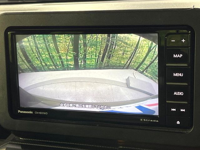 【バックカメラ】駐車時に後方がリアルタイム映像で確認できます。大型商業施設や立体駐車場での駐車時や、夜間のバック時に大活躍!運転スキルに関わらず、今や必須となった装備のひとつです!