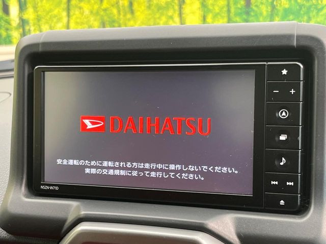 【純正ナビ】人気の純正ナビを装備しております。ナビの使いやすさはもちろん、オーディオ機能も充実!キャンプや旅行はもちろん、通勤や買い物など普段のドライブも楽しくなるはず♪