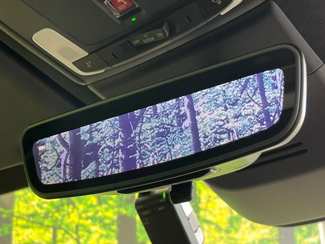 【アドバンスドルームミラー】後席の大きな荷物や同乗者で後方が確認しづらい時でも安心!カメラが撮影した車両後方の映像をルームミラー内に表示。クリアな視界で状況の確認が可能です!