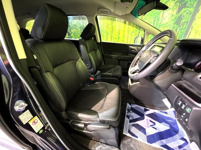 運転席シート廻りは使用感も少なく、良好な状態となっています。丁寧に使われていたことがよくわかりますね。