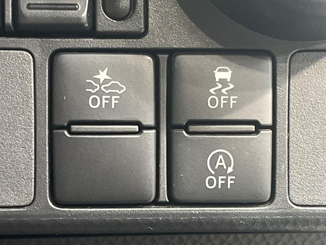 【スマートアシスト】走行中に前方の車両等を認識し、衝突しそうな時は警報とブレーキで衝突回避と被害軽減をアシスト。より安全にドライブをお楽しみいただけます。