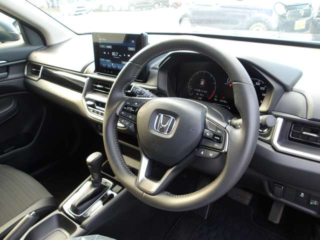 「HONDAの旗」と「沢山のHONDA車」が見えてきたら、弊社「田中自動車販売」です!