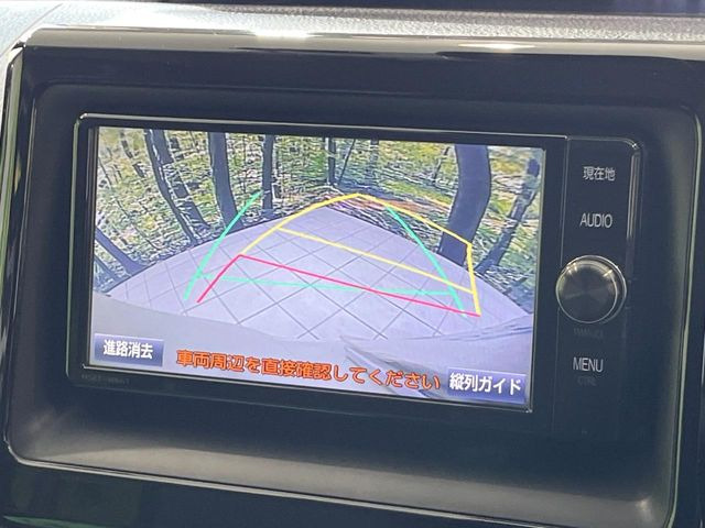 【バックカメラ】駐車時に後方がリアルタイム映像で確認できます。大型商業施設や立体駐車場での駐車時や、夜間のバック時に大活躍!運転スキルに関わらず、今や必須となった装備のひとつです!