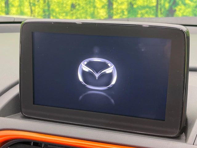 【マツダコネクトナビ】車内の雰囲気にマッチした一体型タイプのナビ。各種車輌設定やBluetooth再生等、様々な機能が楽しめます。直感的なダイヤル操作が可能で、使い勝手も良好です。