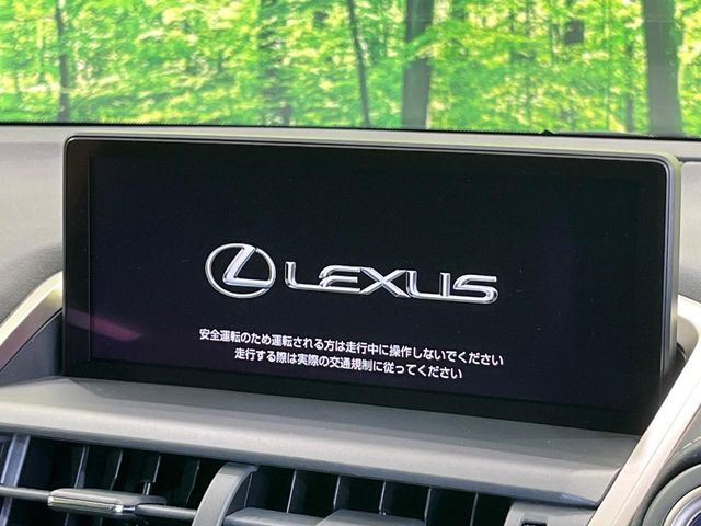 【10.3インチワイドナビ】高級感とインパクトのある大型ワイドナビを装備。各種オーディオ操作はもちろん、横長ワイド画面でのマップ2分割表示など、利便性も高いナビです♪