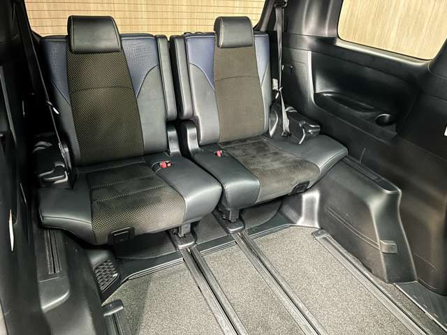 TRENOS�ɂ͑����A�Ԏ�l�X�ȍ݌ɂ��������܂��B�����Ƃ��C�ɓ���̈��ɏo���͂��ł���