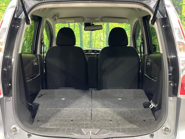普段のお買い物や通勤、送迎等に十分な荷室スペースを確保しております。セカンドシートを倒すと、大きな荷物の積載も可能です♪
