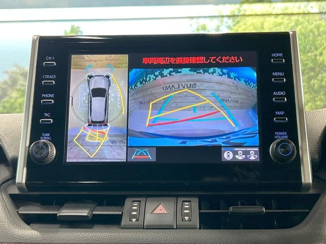 【パノラミックビューモニター】専用のカメラにより、上から見下ろしたような視点で360度クルマの周囲を確認することができます☆死角部分も確認しやすく、狭い場所での切り返しや駐車もスムーズに行えます。