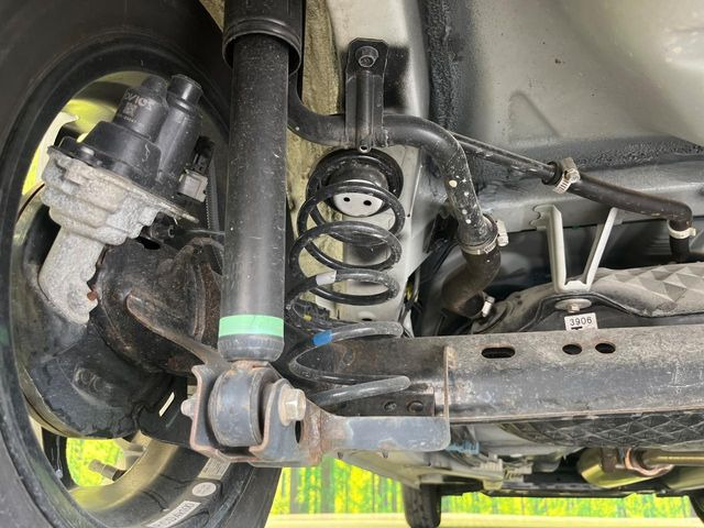 お車を安心してお乗りいただく為には、足回りの定期点検が欠かせません。サービスサポート(有償保証)では無料点検もご提供しており、安心のカーライフをお過ごしいただけるサポート体制が整っています。