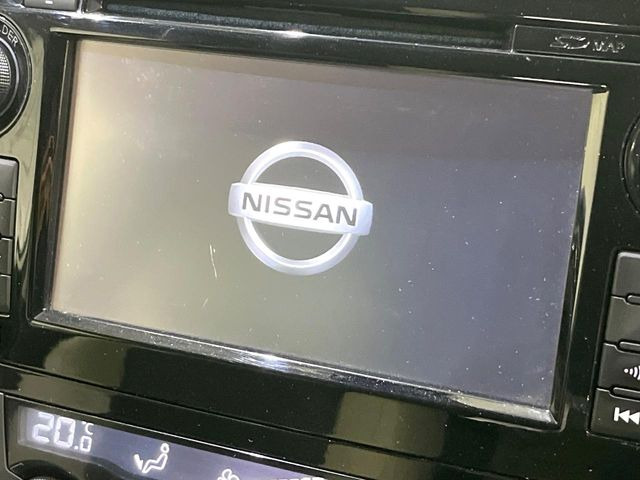 【純正ナビ】人気の純正ナビを装備しております。ナビの使いやすさはもちろん、オーディオ機能も充実!キャンプや旅行はもちろん、通勤や買い物など普段のドライブも楽しくなるはず♪