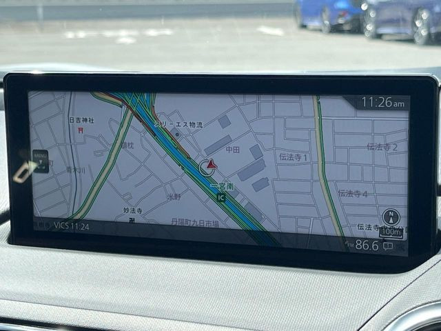 【8.8インチマツダコネクトナビ】車内の雰囲気にマッチした大型のディスプレイ。スマホ接続でのナビ使用やBluetooth再生等、様々な機能が楽しめます。