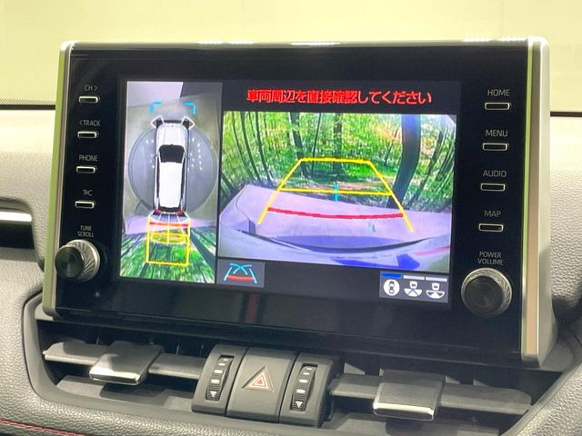【パノラミックビューモニター】専用のカメラにより、上から見下ろしたような視点で360度クルマの周囲を確認することができます☆死角部分も確認しやすく、狭い場所での切り返しや駐車もスムーズに行えます。