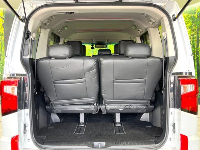 積み下ろしのしやすいデッキにはたっぷりと荷物を積み込んでいただけます。遊びから仕事まで、様々なシーンで頼れます♪