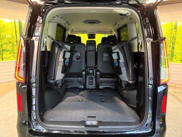 普段のお買い物や通勤、送迎等に十分な荷室スペースを確保しております。セカンドシートを倒すと、大きな荷物の積載も可能です♪