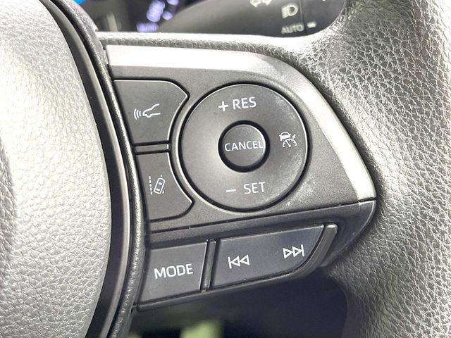 【レーダークルーズコントロール】高速道路での長距離走行が楽に!!自動で速度を保つクルーズコントロールが、衝突軽減システムと連携し、前方の車両を感知して車間を保つように速度調節してくれます!!