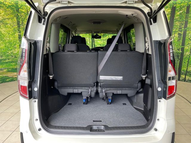 普段のお買い物や通勤、送迎等に十分な荷室スペースを確保しております。セカンドシートを倒すと、大きな荷物の積載も可能です♪