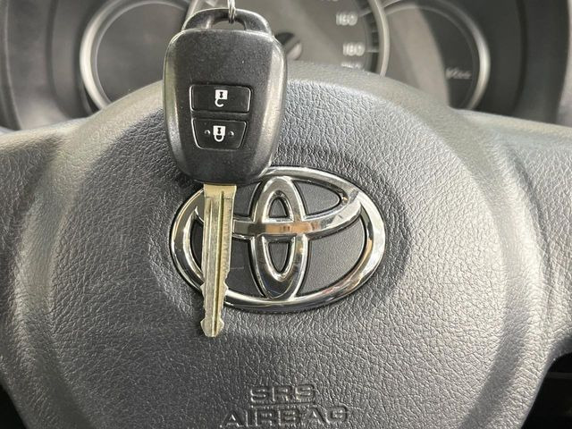【キーレス】少し離れた場所からでもボタン一つでドアの開錠・施錠ができるのでとっても便利!ドアの鍵穴周りに傷をつけることもありません