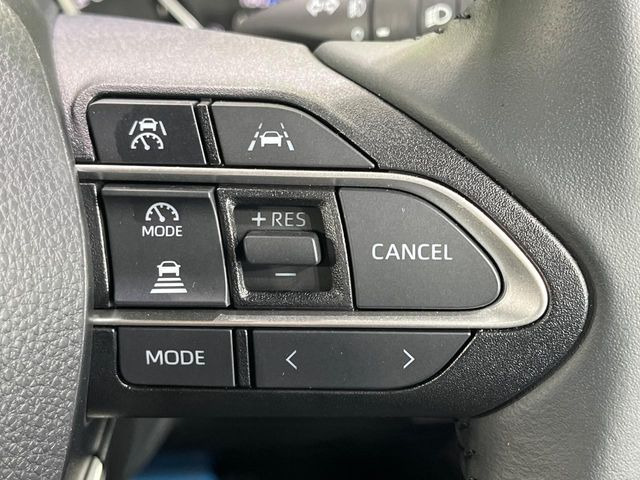 【レーダークルーズコントロール】高速道路での長距離走行が楽に!!自動で速度を保つクルーズコントロールが、衝突軽減システムと連携し、前方の車両を感知して車間を保つように速度調節してくれます!!