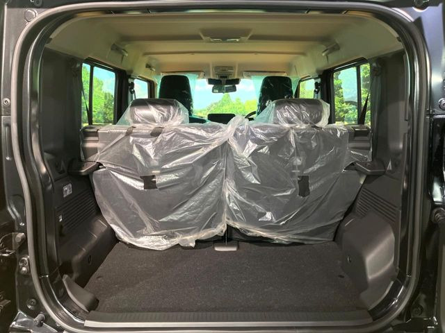 普段のお買い物や通勤、送迎等に十分な荷室スペースを確保しております。セカンドシートを倒すと、大きな荷物の積載も可能です♪
