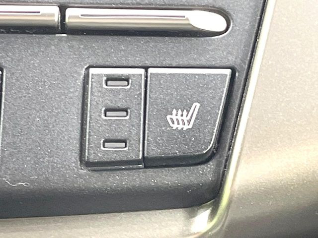 【シートヒーター】寒い日に重宝するシートヒーター!エアコンより早く温まってくれるので寒がりの人も安心ですね♪エアコンの温風は乾燥するから苦手、という方にもをおすすめです。