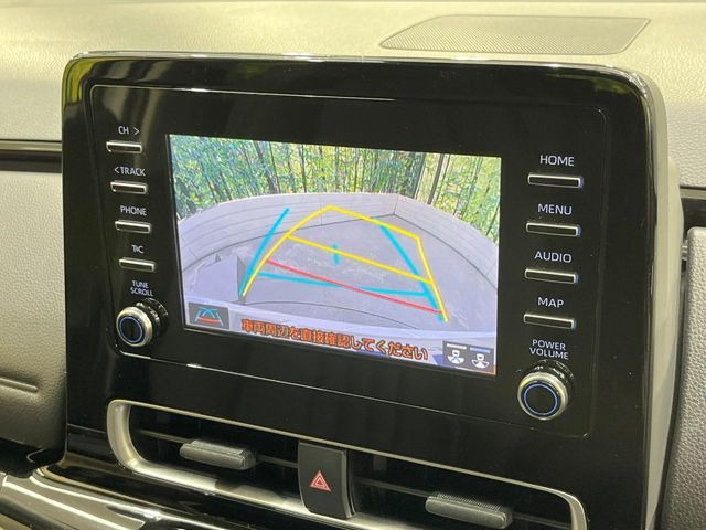 【バックカメラ】駐車時に後方がリアルタイム映像で確認できます。大型商業施設や立体駐車場での駐車時や、夜間のバック時に大活躍!運転スキルに関わらず、今や必須となった装備のひとつです!